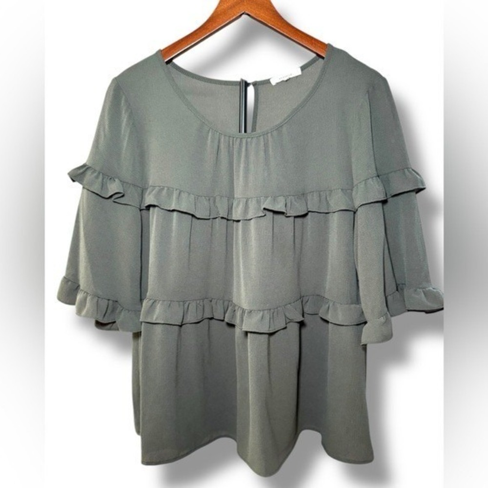 Pleione Green Textured Ruffle Top Size Large EUC